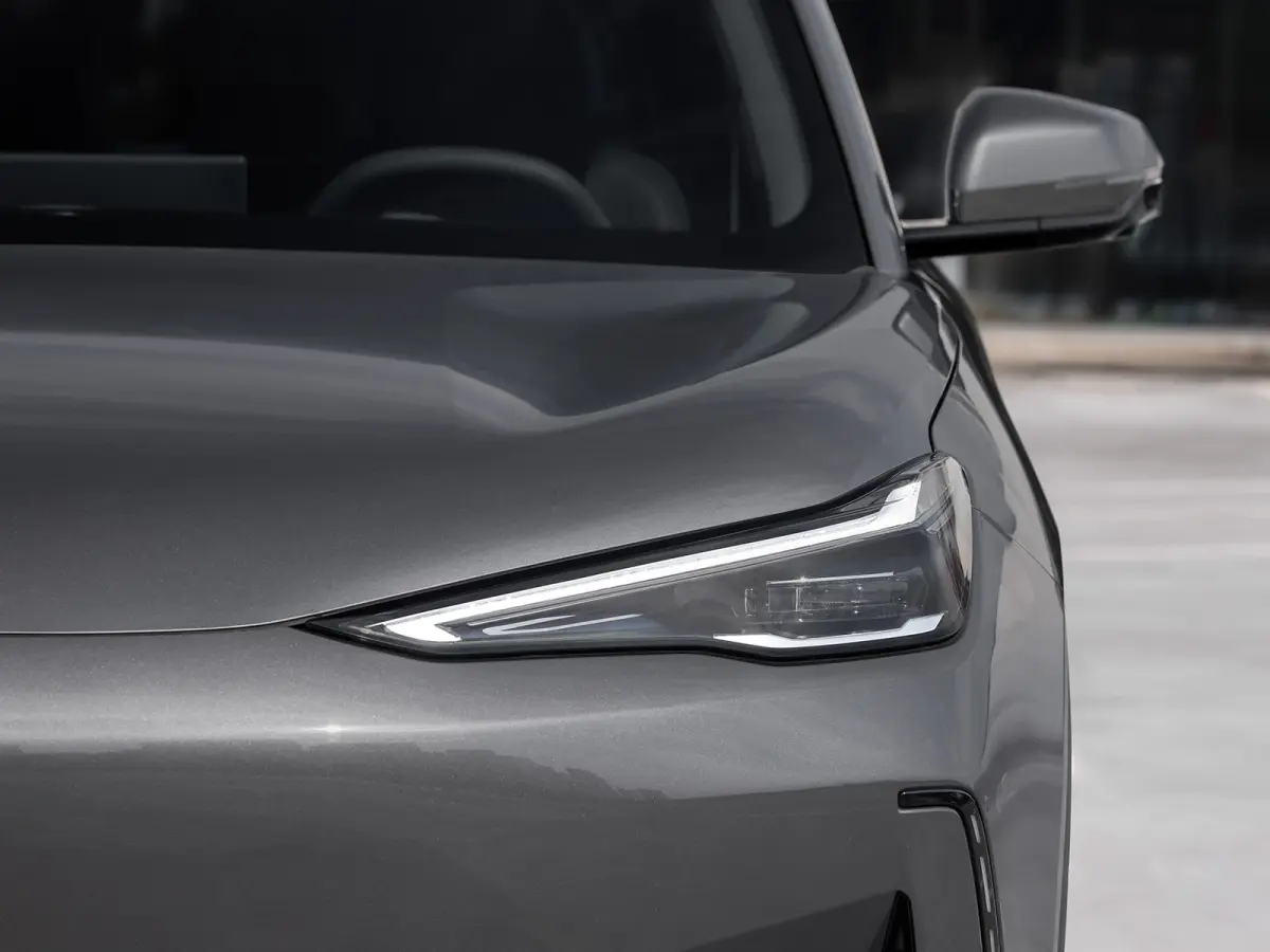 EX5: Faros automáticos